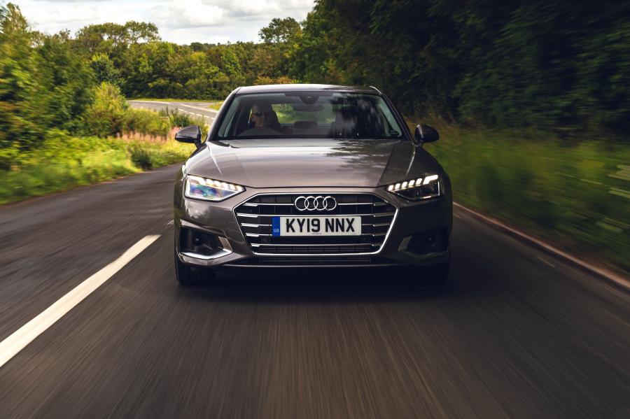  Audi A4 35 TFSI Sport (B9) 2019 года  (UK) (фото 2 из 21)